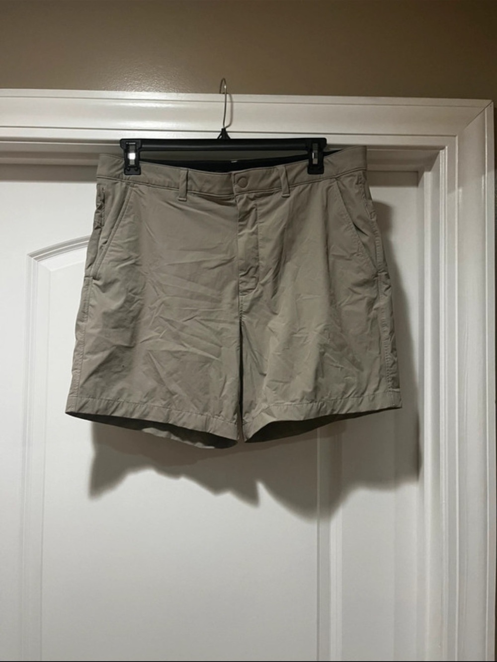 American Eagle Outfitters Men's Flat Front Khaki Shorts